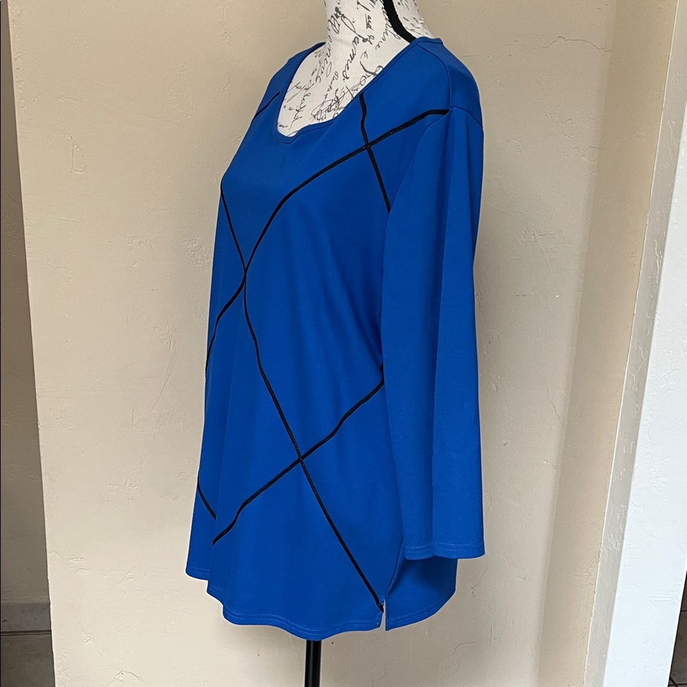 Investments Blue Women's Top with Black Accents Size 1 X - Picture 3 of 7